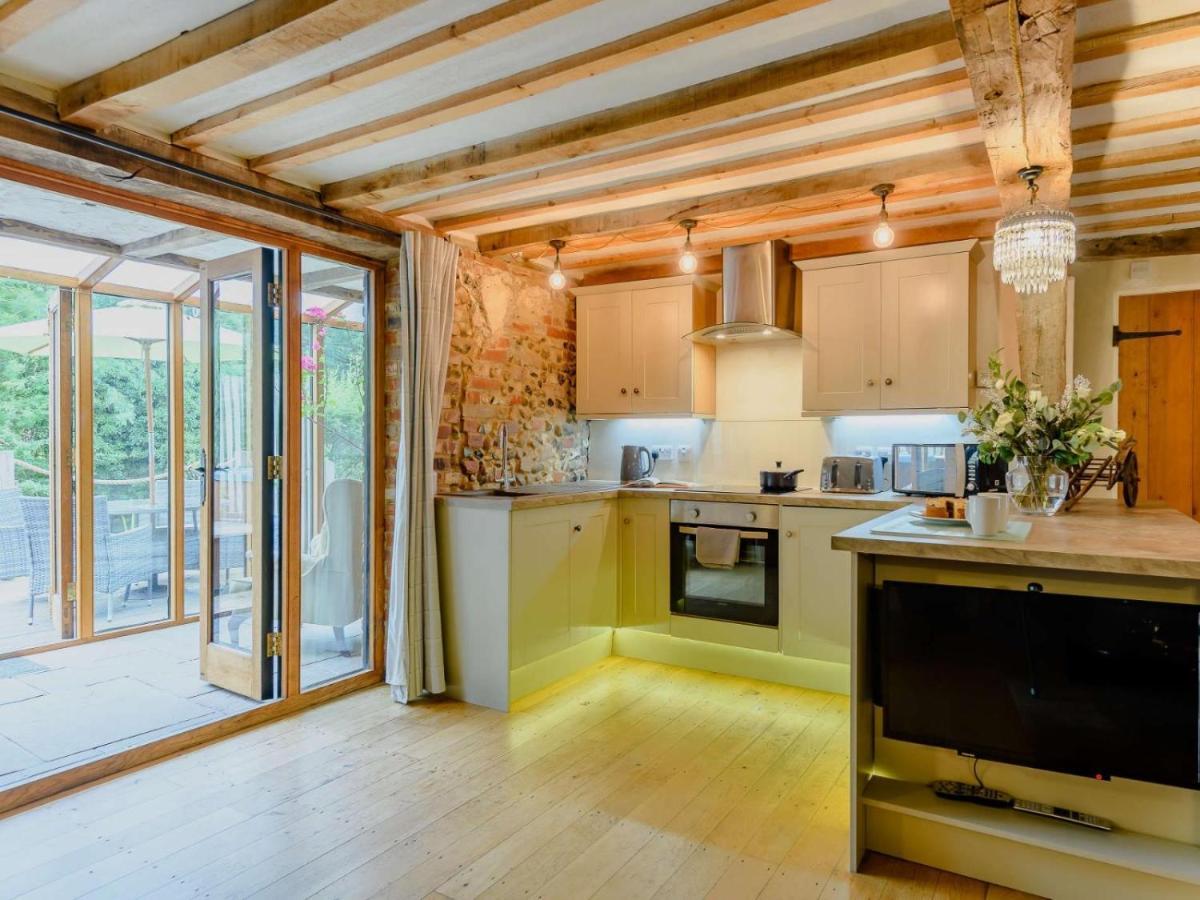 16Th Century Cartlodge With Private Hot Tub Diss Exterior foto
