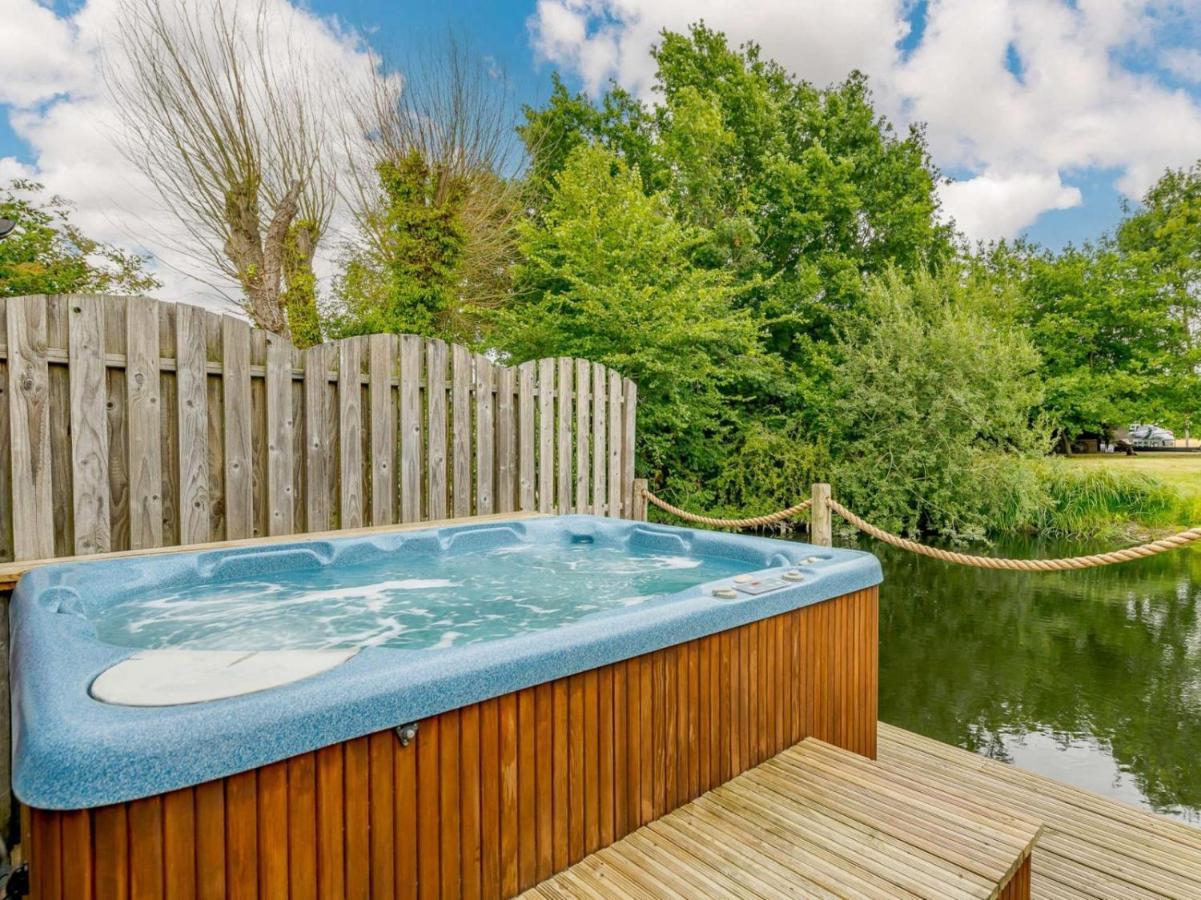 16Th Century Cartlodge With Private Hot Tub Diss Exterior foto